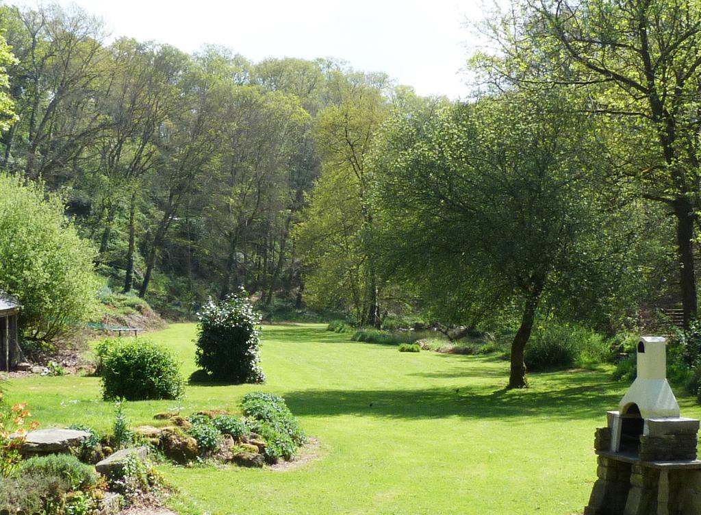 Hôtel Le Moulin De La Touche à Plouguenast Extérieur photo