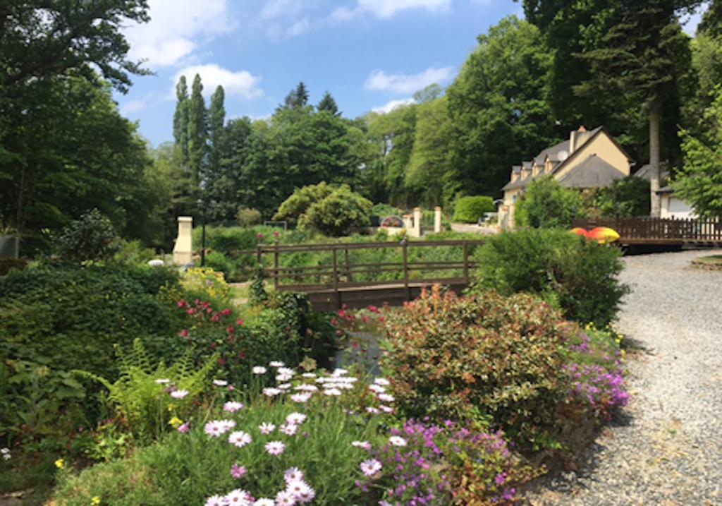 Hôtel Le Moulin De La Touche à Plouguenast Extérieur photo