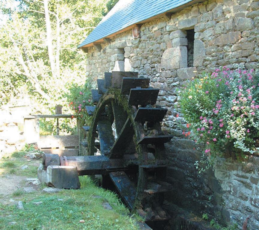 Hôtel Le Moulin De La Touche à Plouguenast Extérieur photo