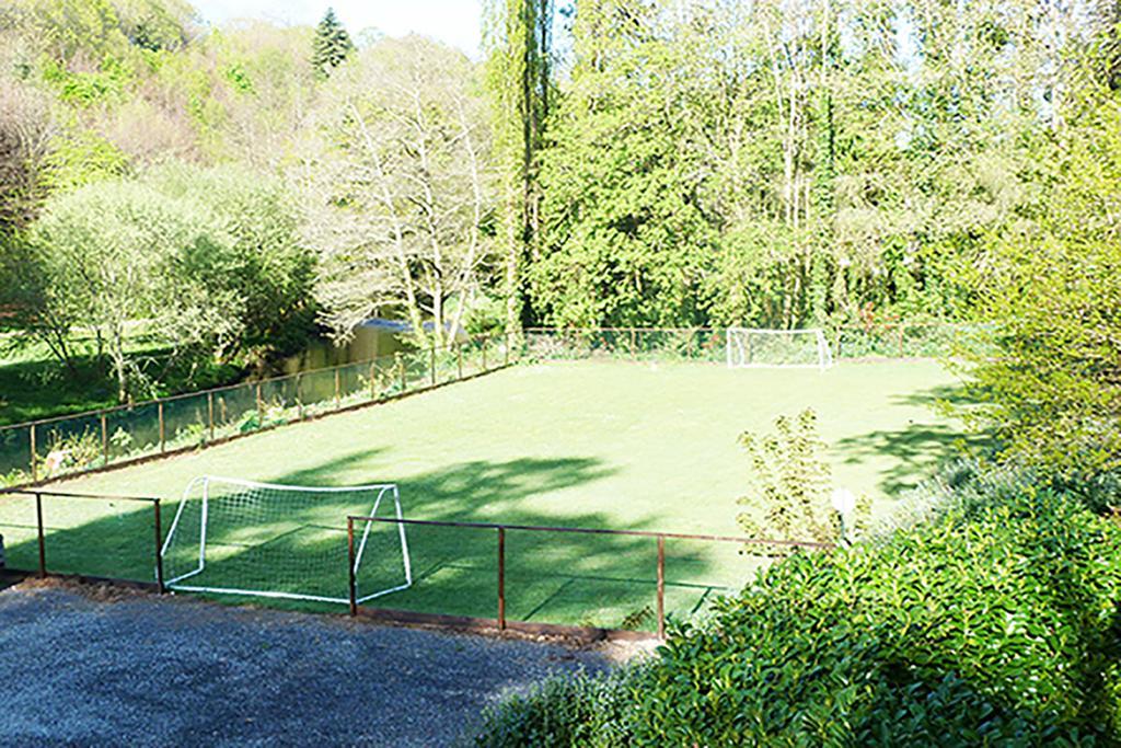 Hôtel Le Moulin De La Touche à Plouguenast Extérieur photo