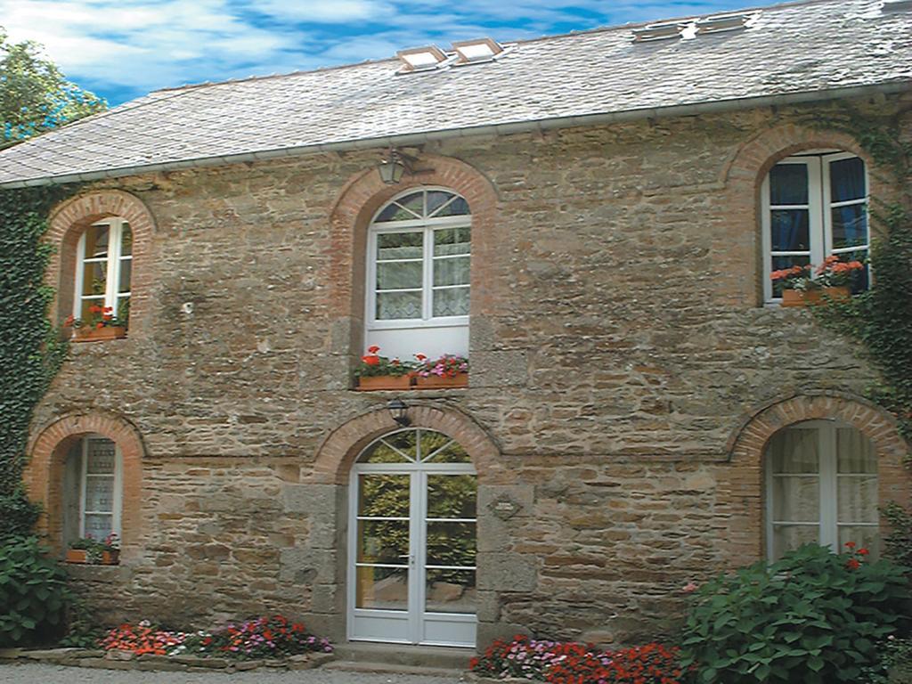 Hôtel Le Moulin De La Touche à Plouguenast Extérieur photo