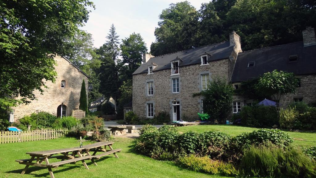 Hôtel Le Moulin De La Touche à Plouguenast Extérieur photo