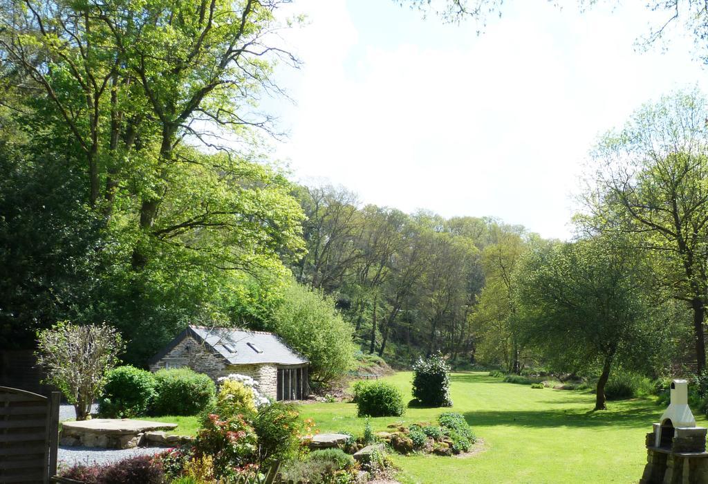 Hôtel Le Moulin De La Touche à Plouguenast Extérieur photo