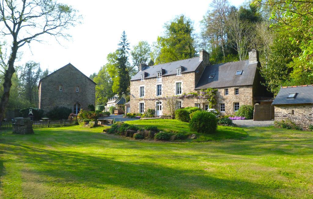 Hôtel Le Moulin De La Touche à Plouguenast Extérieur photo